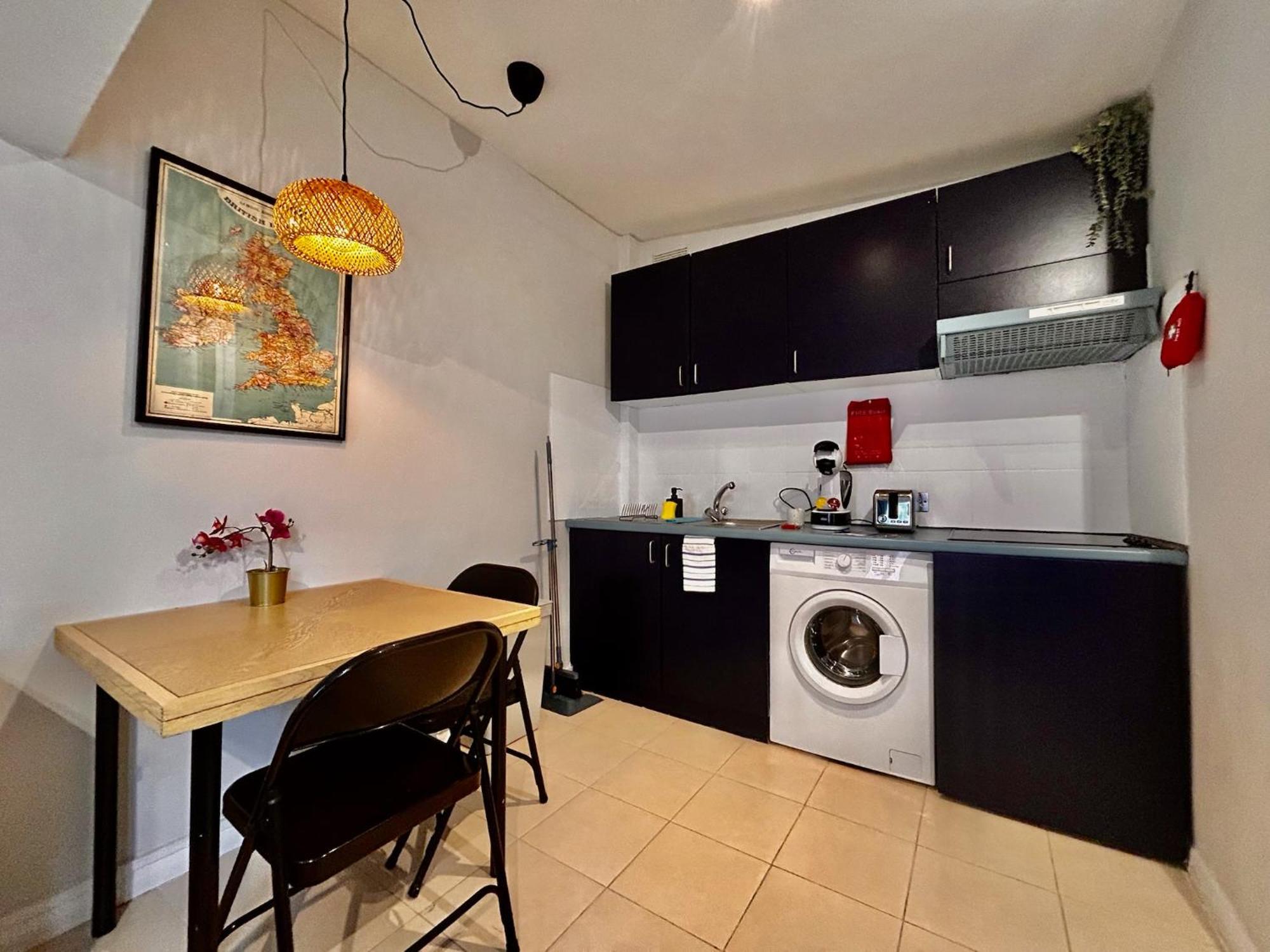 Отель Acton Elizabeth Line Лондон Экстерьер фото